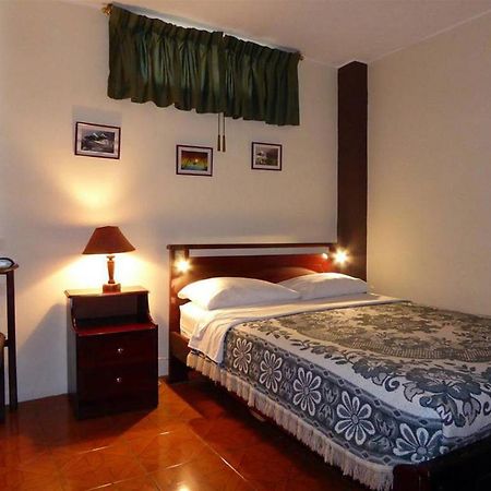 Jhomana Guesthouse キト エクステリア 写真