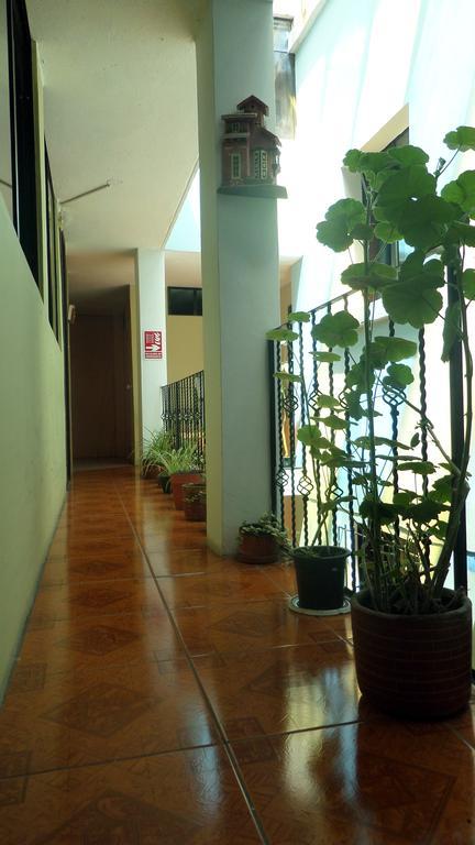 Jhomana Guesthouse キト エクステリア 写真
