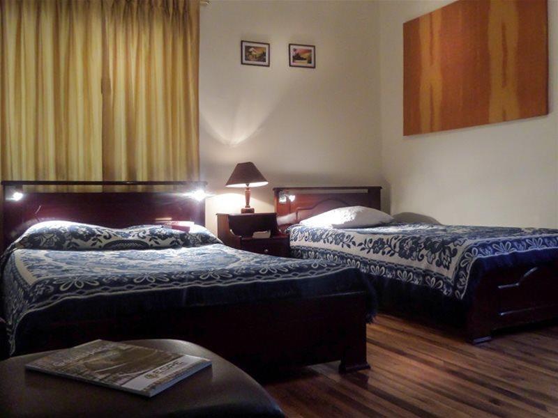 Jhomana Guesthouse キト エクステリア 写真